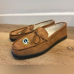 Green Bay Packers Suede Leather Slippers Mens Size L  US9-10 
Worn one time